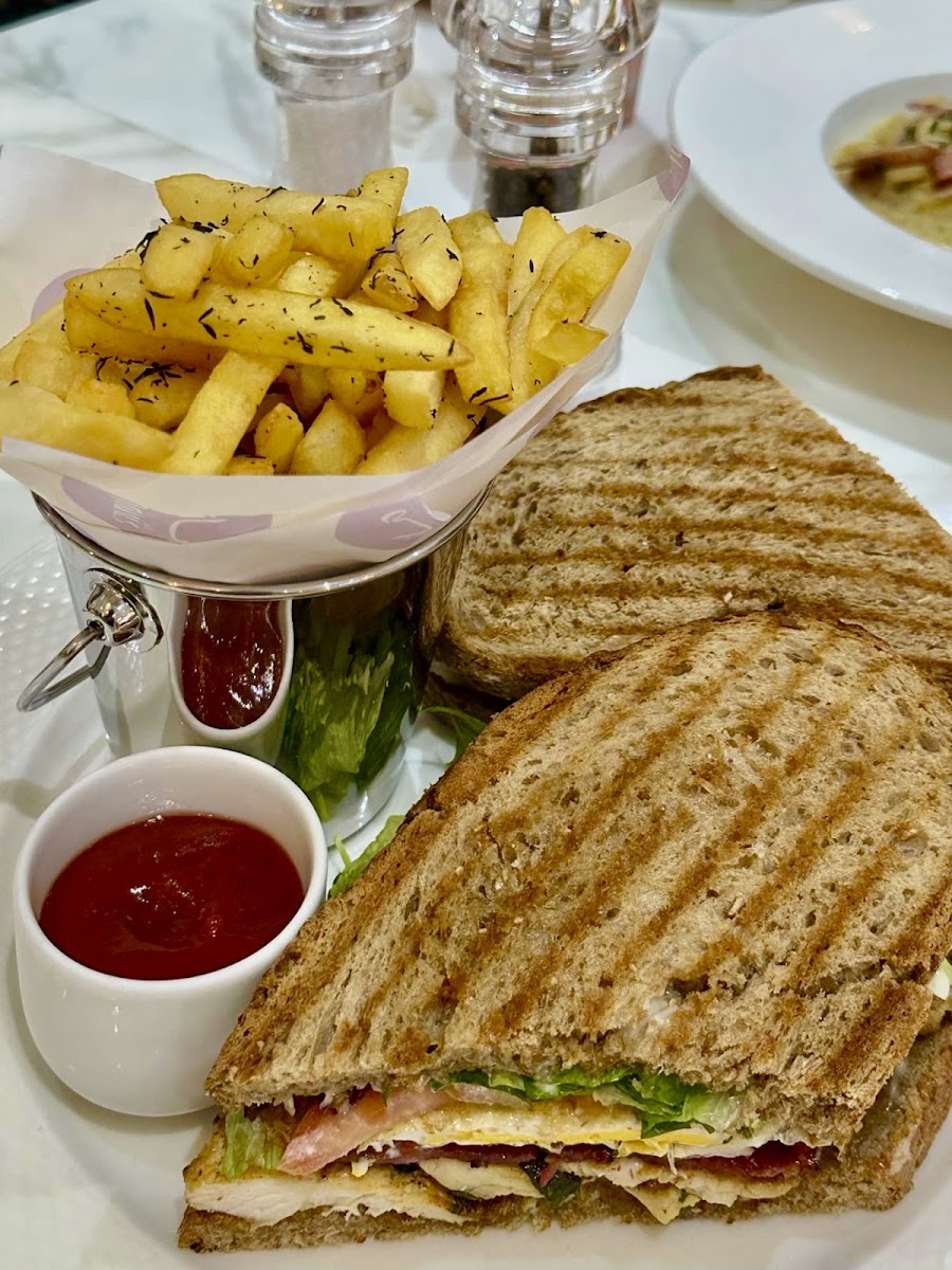 Mani's Cafe Al Mouj مقهى مانيز كافيه - Photo 5