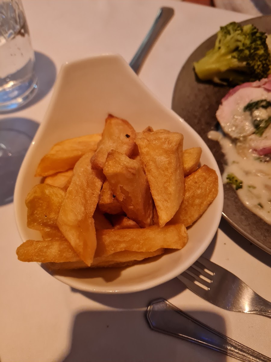AJ's restaurant & bar - Photo 4
