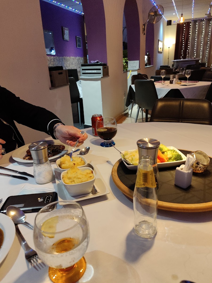 AJ's restaurant & bar - Photo 6