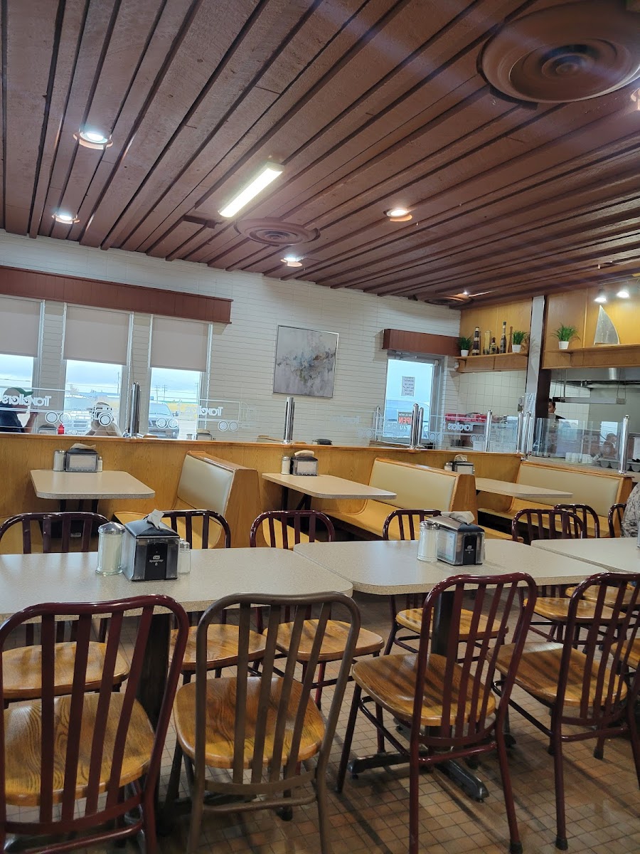 Travellers Restaurant - Valleyview - Photo 7
