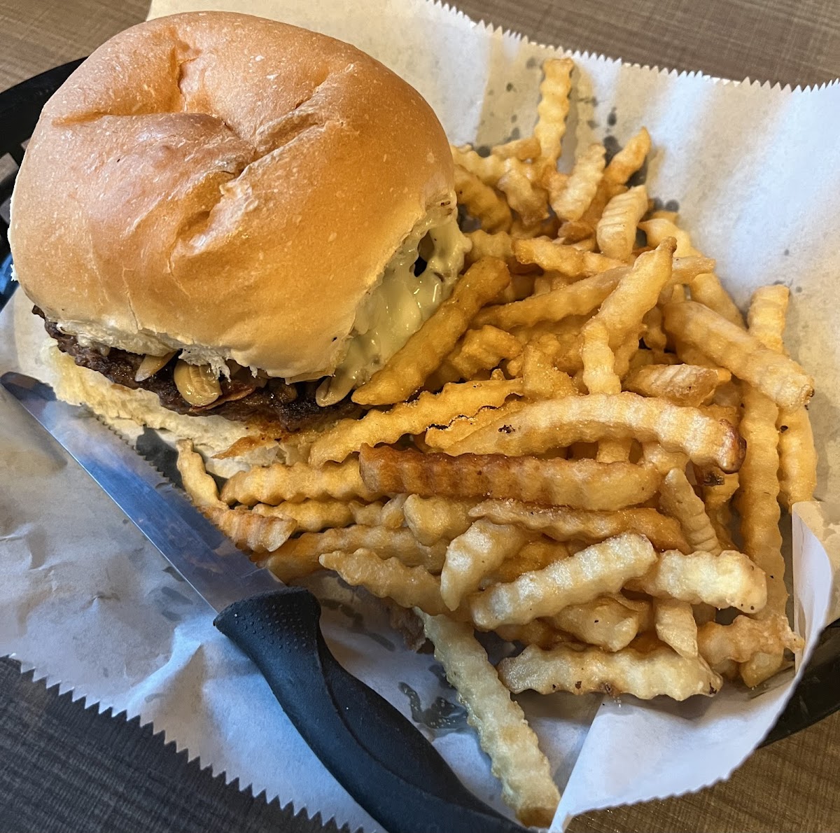 Swany's Pub & Grub - Photo 1