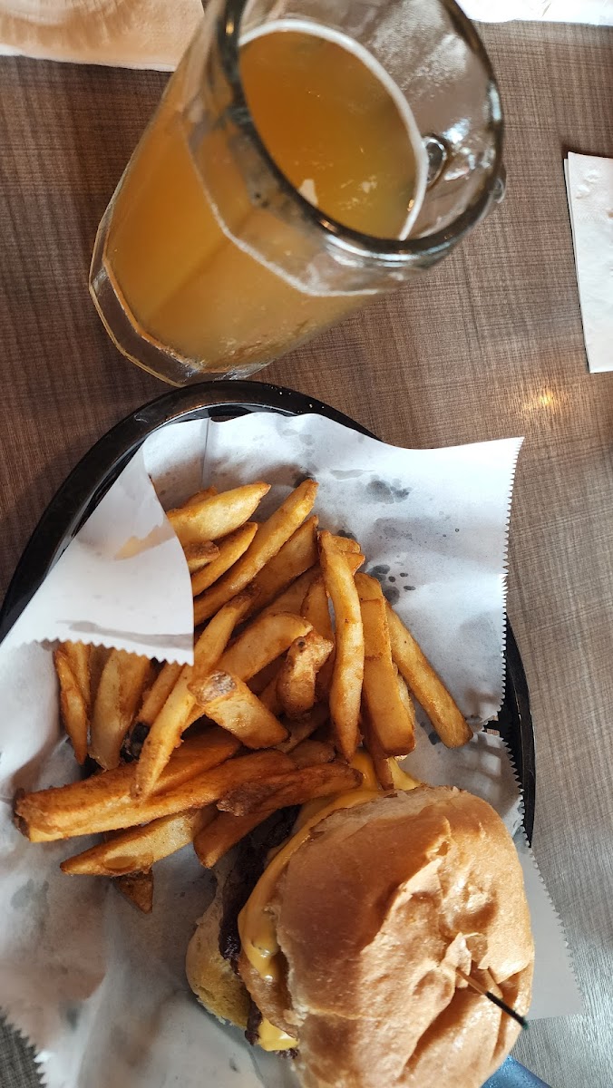 Swany's Pub & Grub - Photo 7
