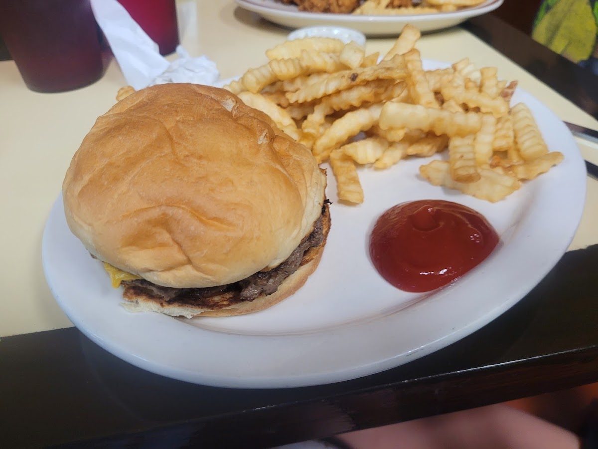 5th & Main Bakery & Restaurant - Photo 3