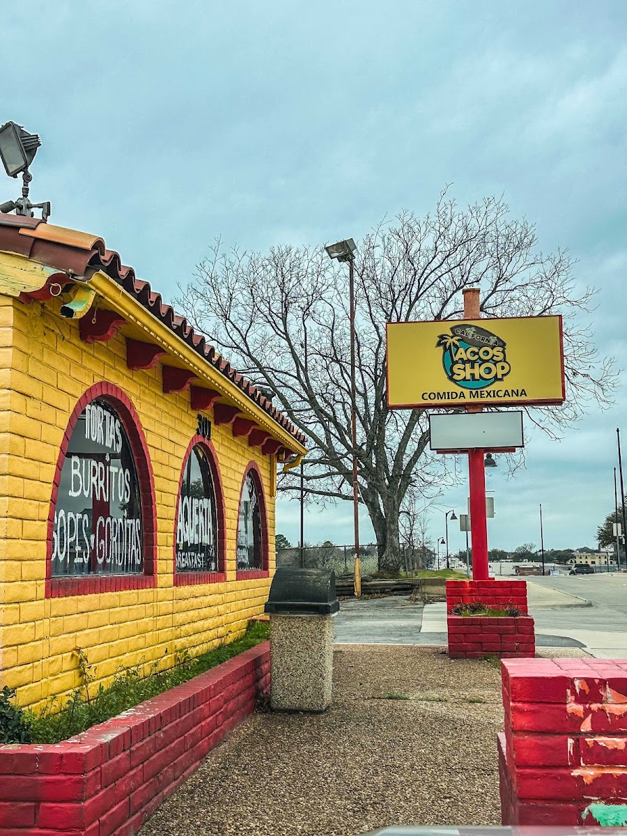 California Tacos Shop - Photo 1