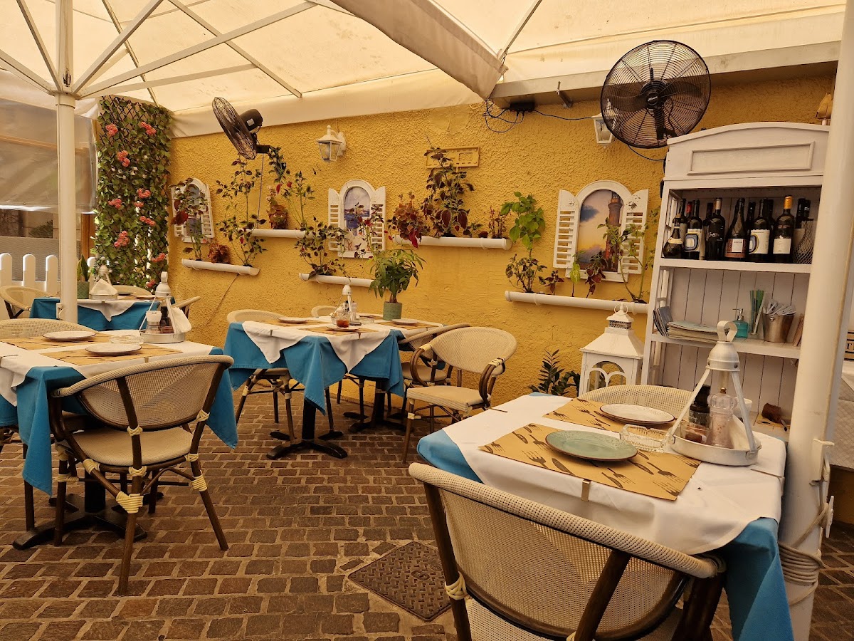 Evies Cafe Restaurant