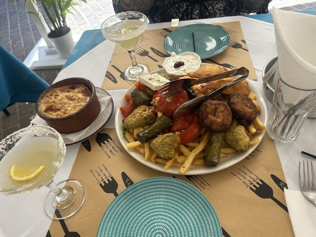 Evies Cafe Restaurant - Photo 3