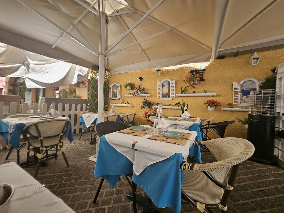Evies Cafe Restaurant - Photo 5