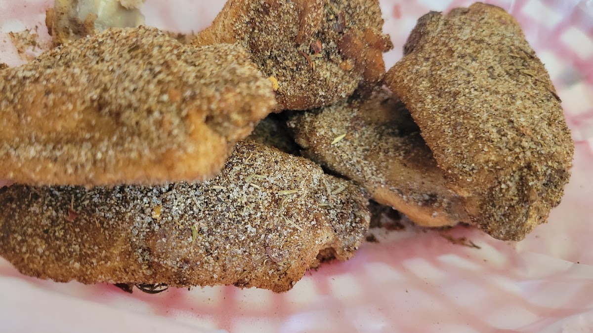 Papa B's Wing Shack - Photo 6