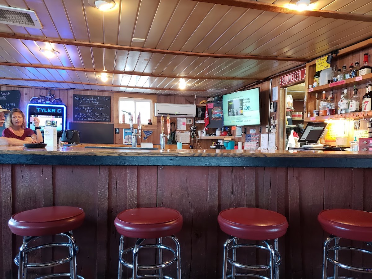 Papa B's Wing Shack - Photo 8