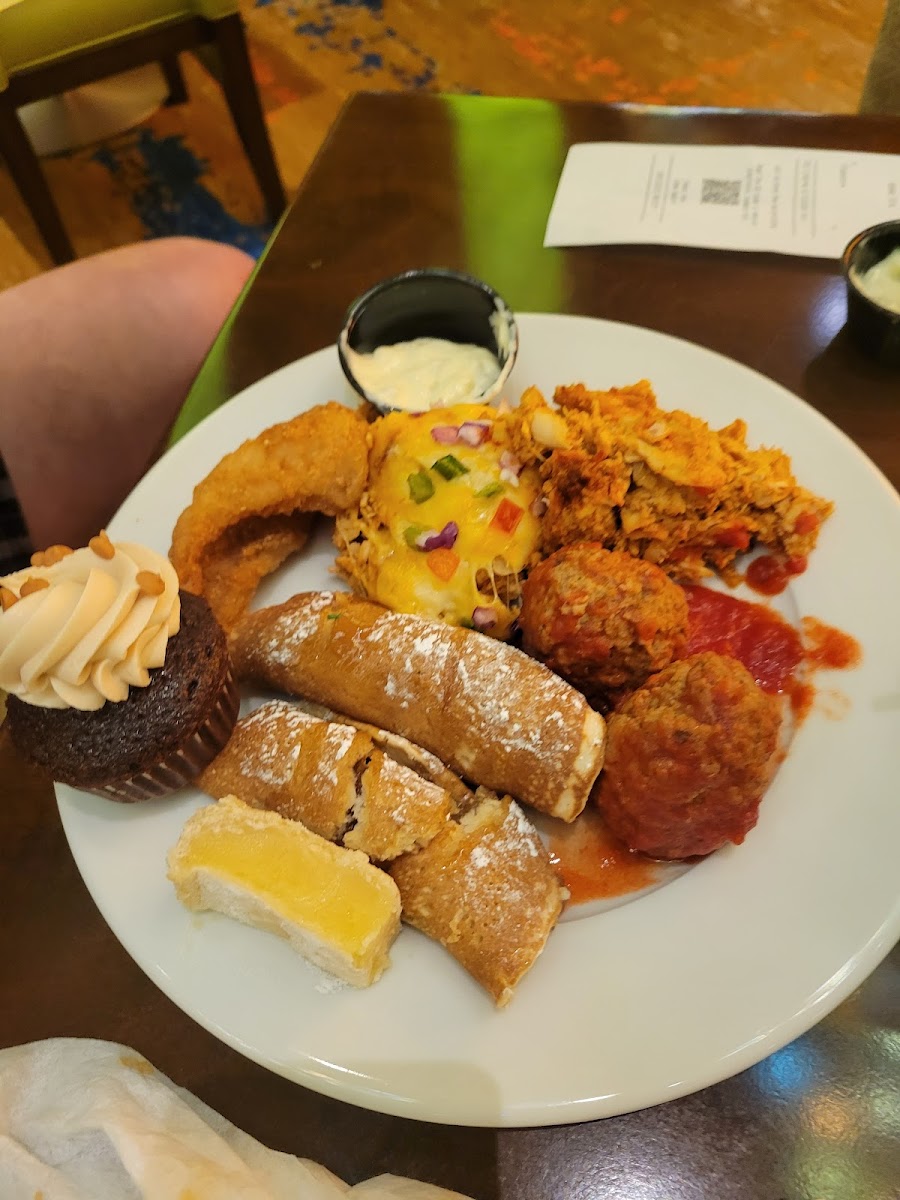 Harvest Buffet - Photo 2