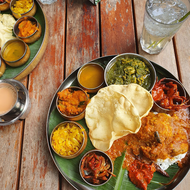 Banana Leaf Thalli Combo w Tomato Masala Seafood