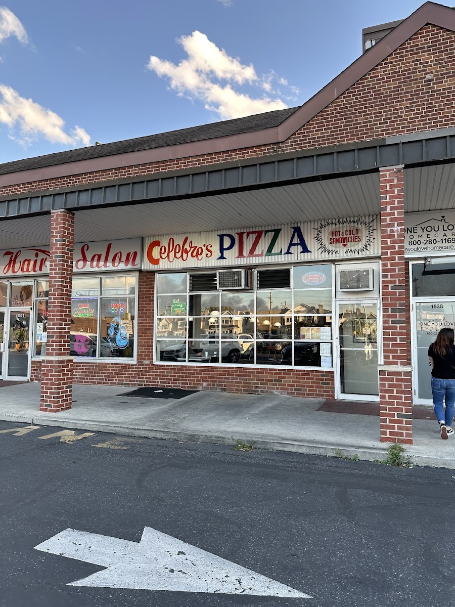 Celebre's Pizzeria - Photo 2