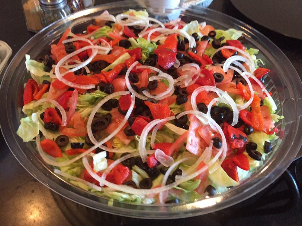 Celebre's Pizzeria - Photo 4