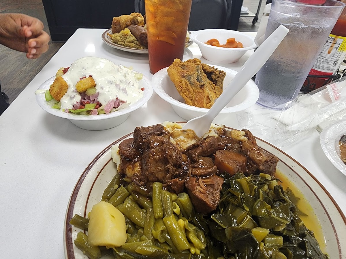 Thunderbird Country Buffet - Photo 2
