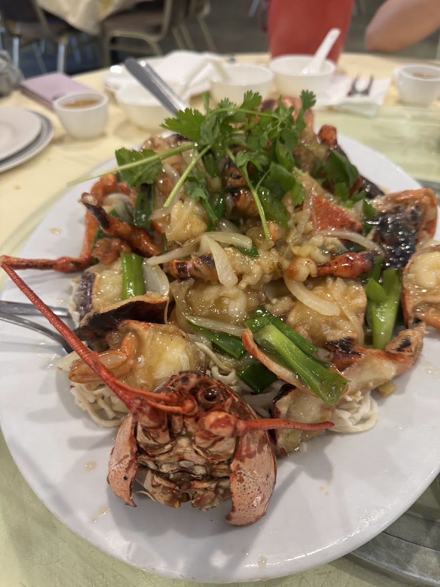 Lougheed Wonton Restaurant - Photo 1