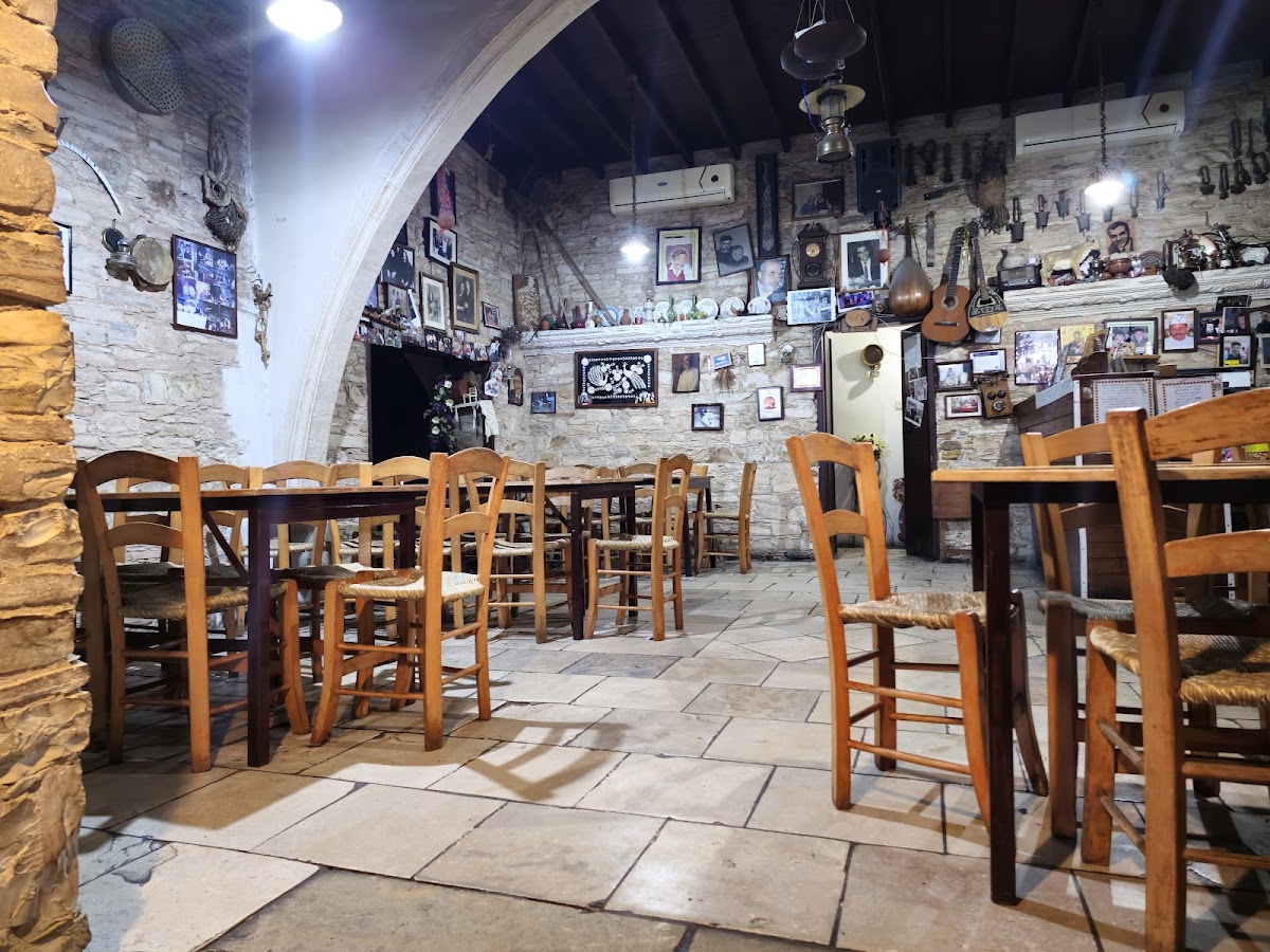 Ayia Anna Tavern - Photo 2