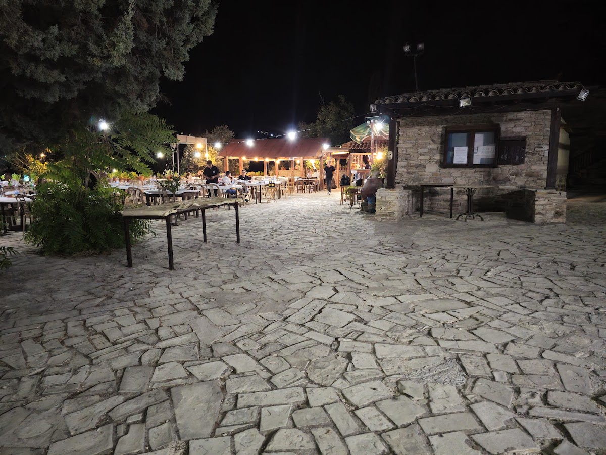 Ayia Anna Tavern - Photo 4