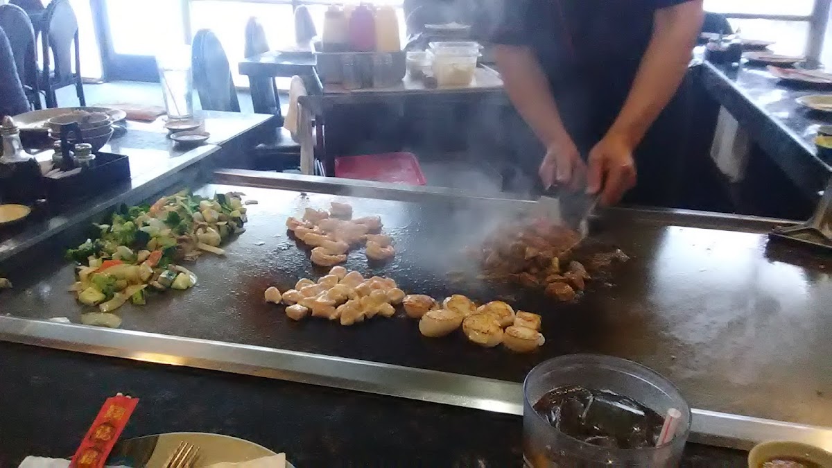 Yoshi Japanese Steakhouse & Sushi - Photo 2