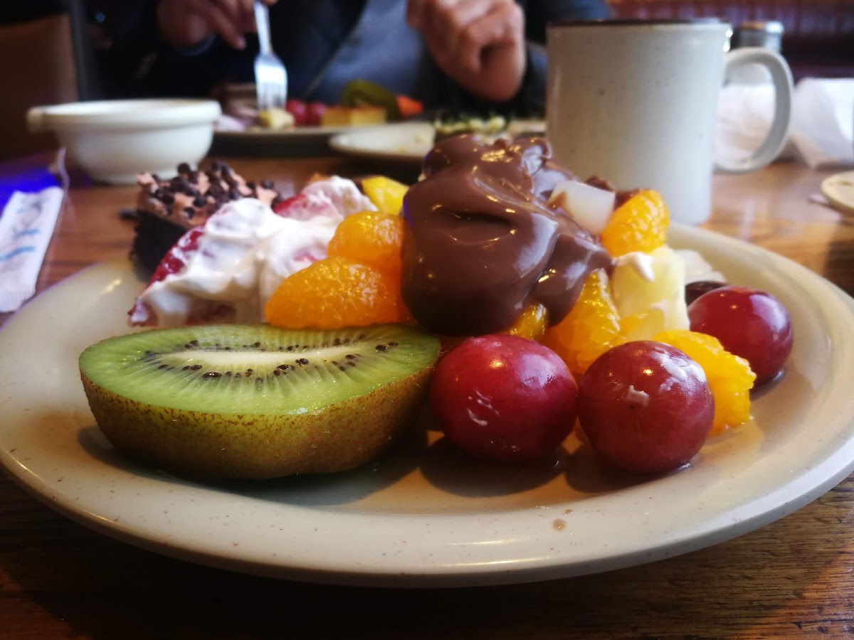 Tropical Buffet & Grill - Photo 3