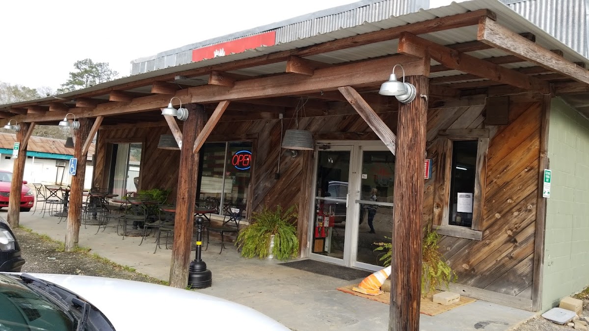 Hog Heaven Smokehouse - Photo 3