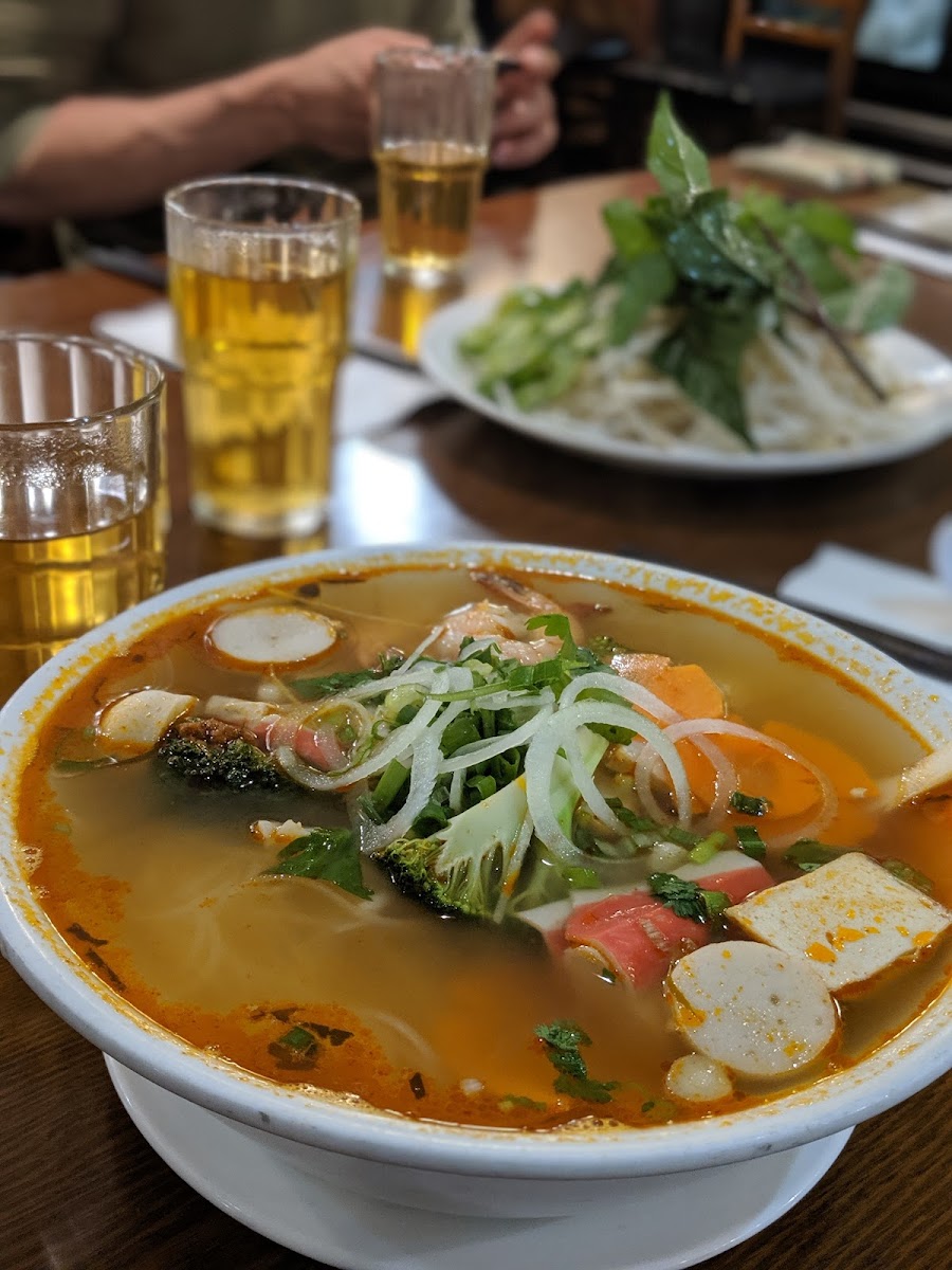 Pho Newton - Photo 5