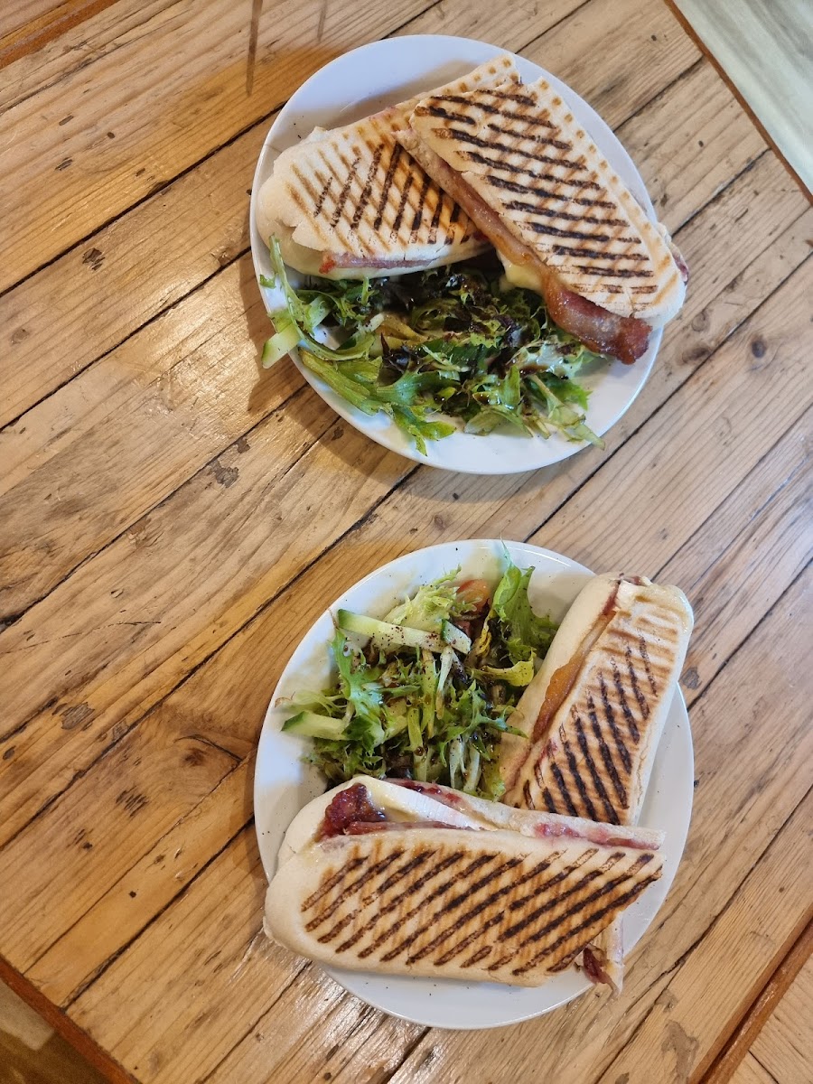 Frimley Lodge Cafe - Photo 5