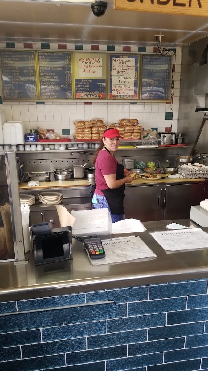 Primos Burgers - Photo 6