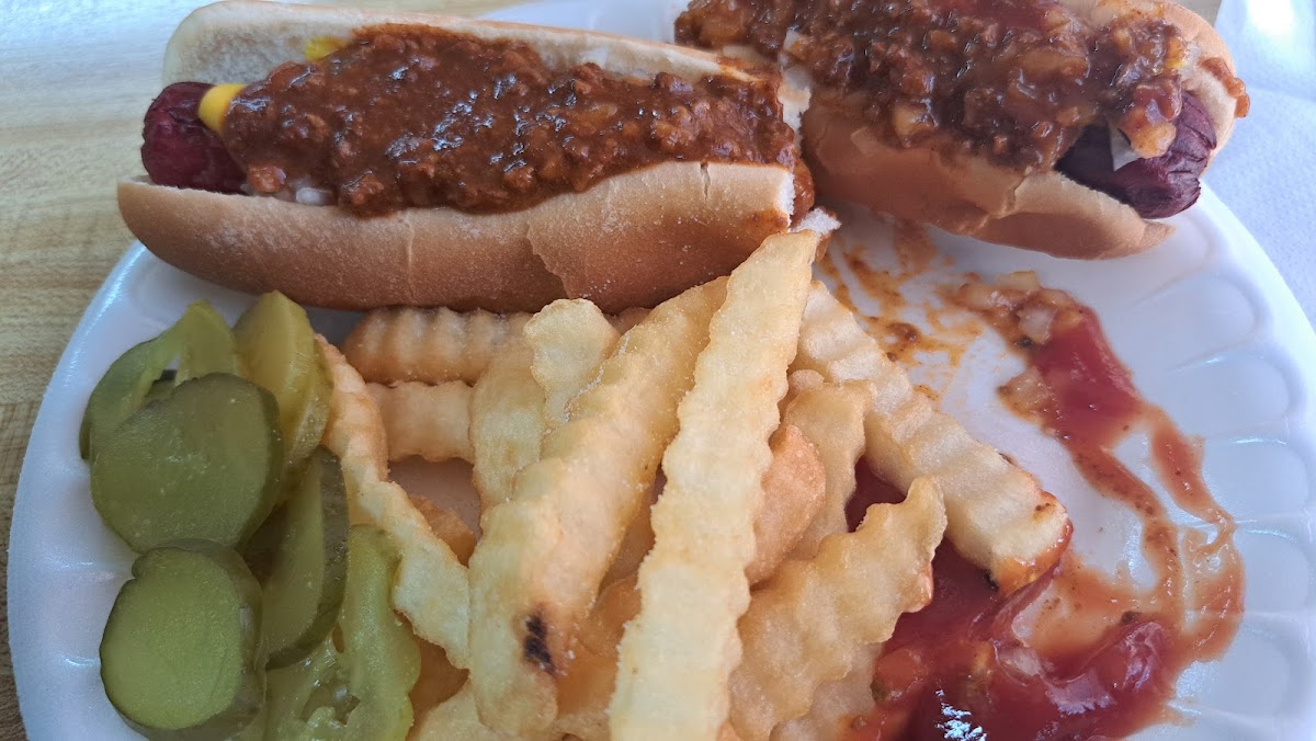 Fergusons Grocery & Lunch - Photo 2