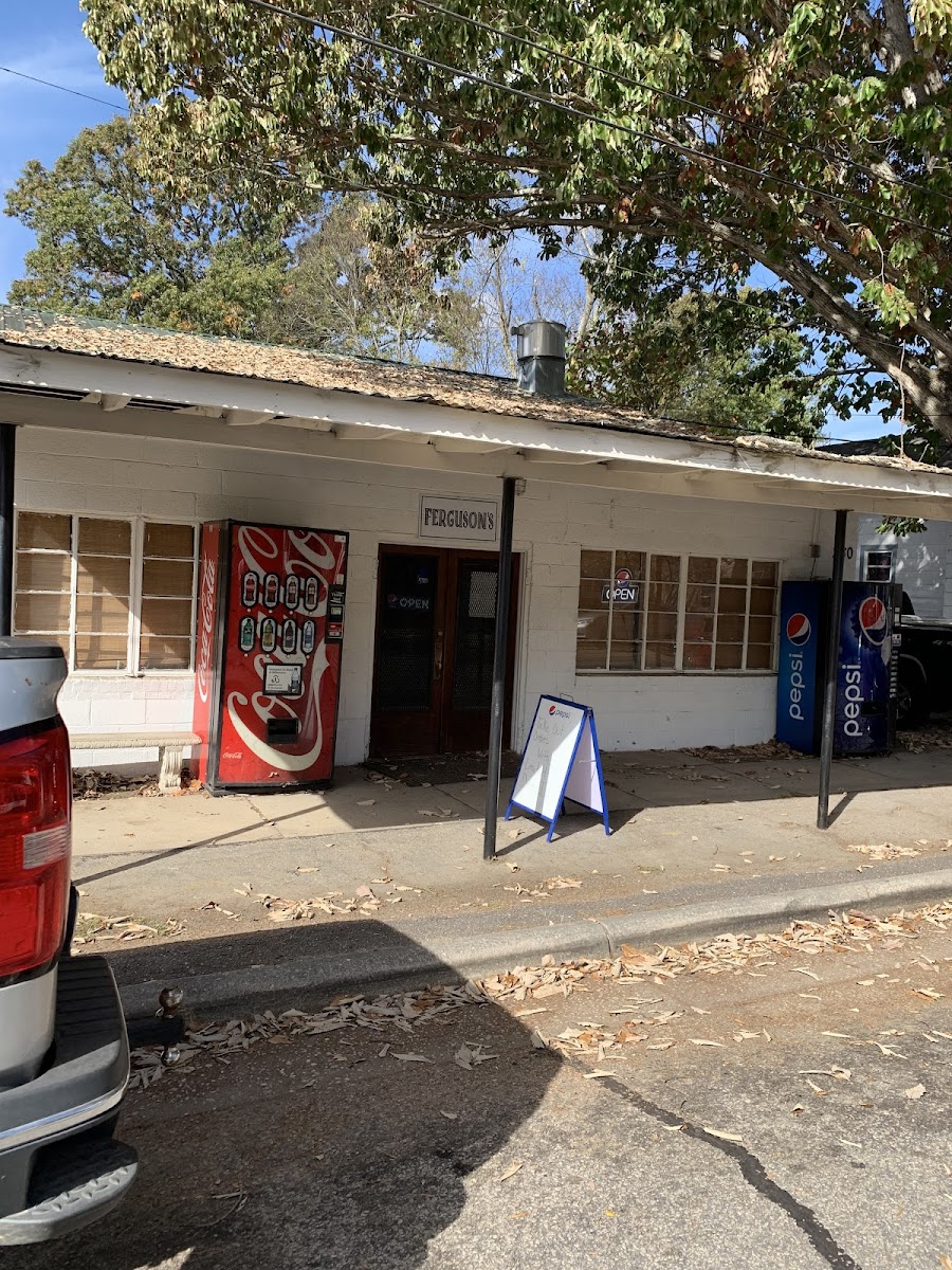 Fergusons Grocery & Lunch - Photo 8