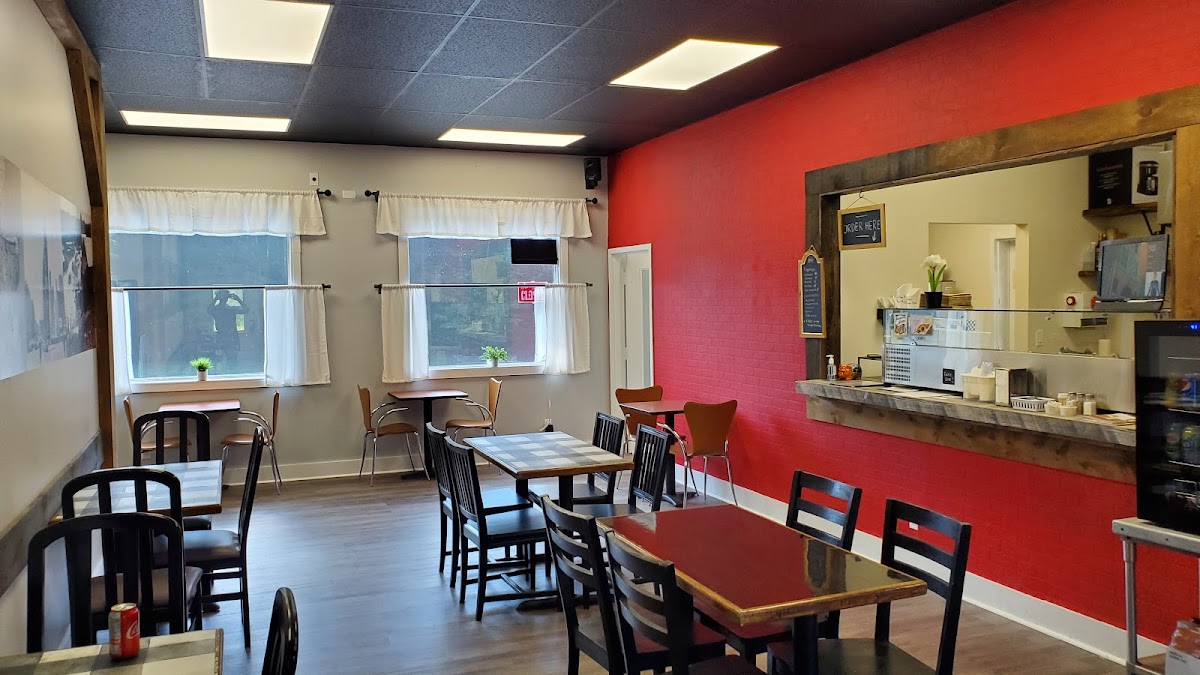 Lumberjack's Diner - Photo 9