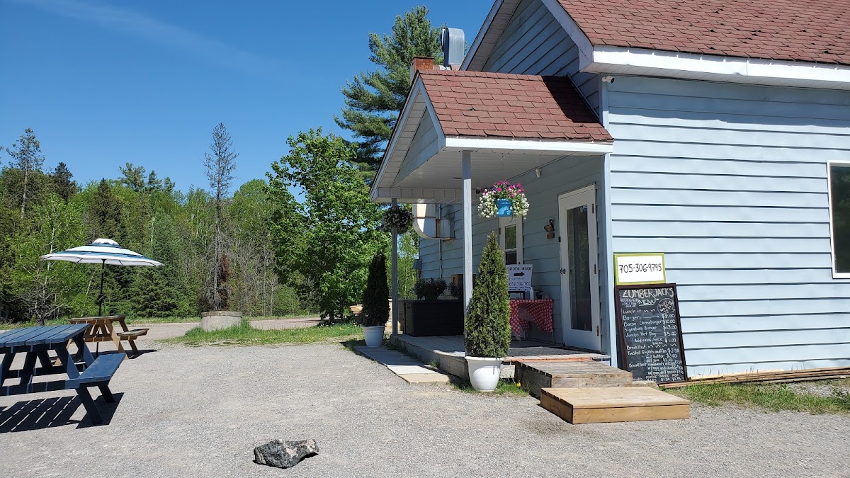 Lumberjack's Diner - Photo 3