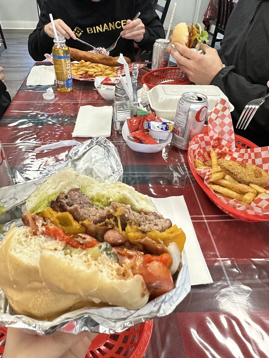 Lumberjack's Diner - Photo 4