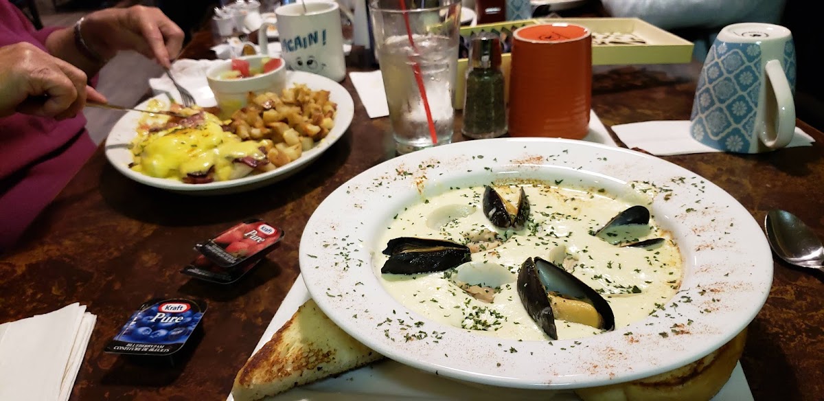 Turtle Beach Cafe - Photo 4