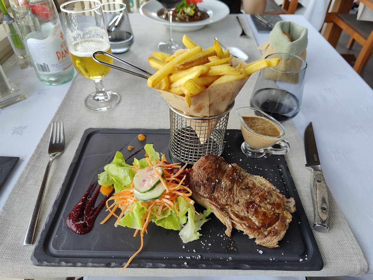 Sauterelle Restaurant - Photo 7