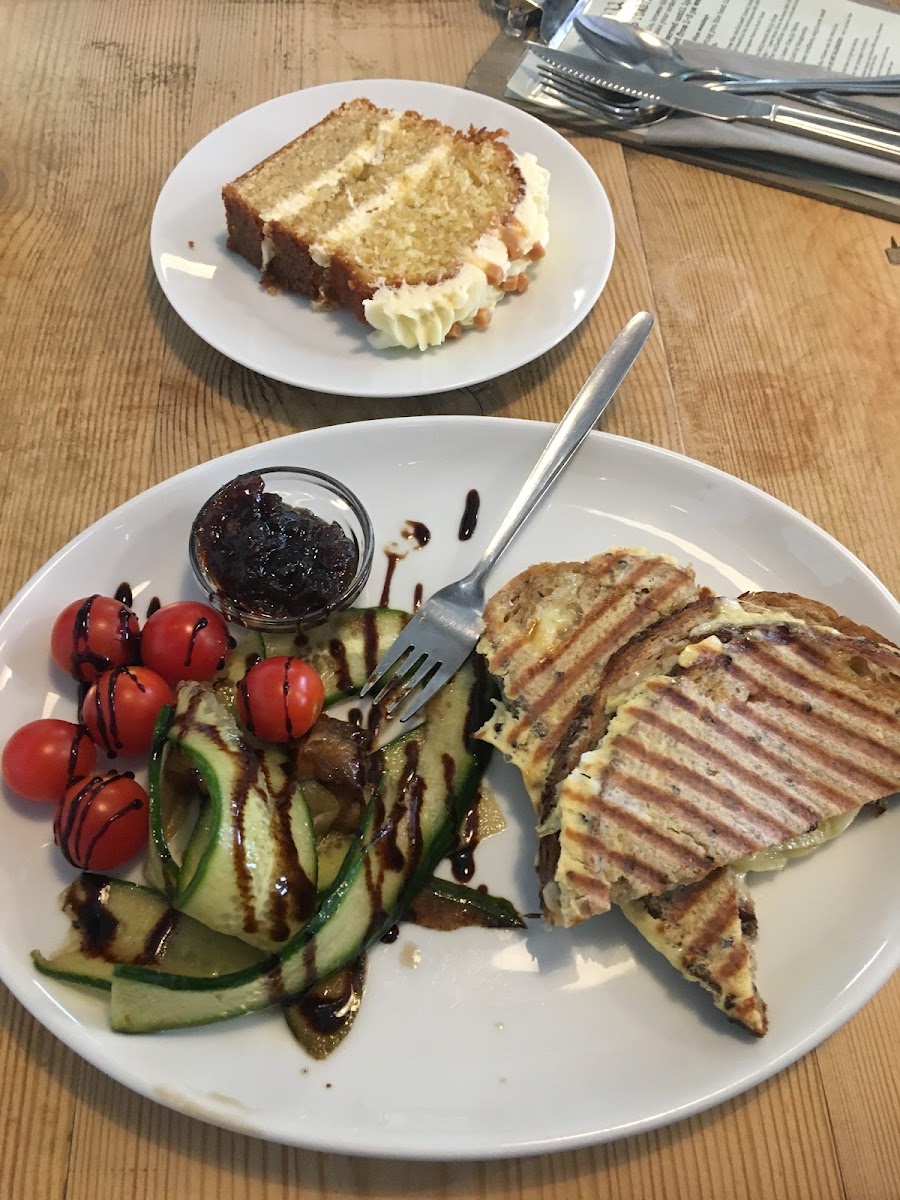 TOAST Cafe & Deli - Photo 5
