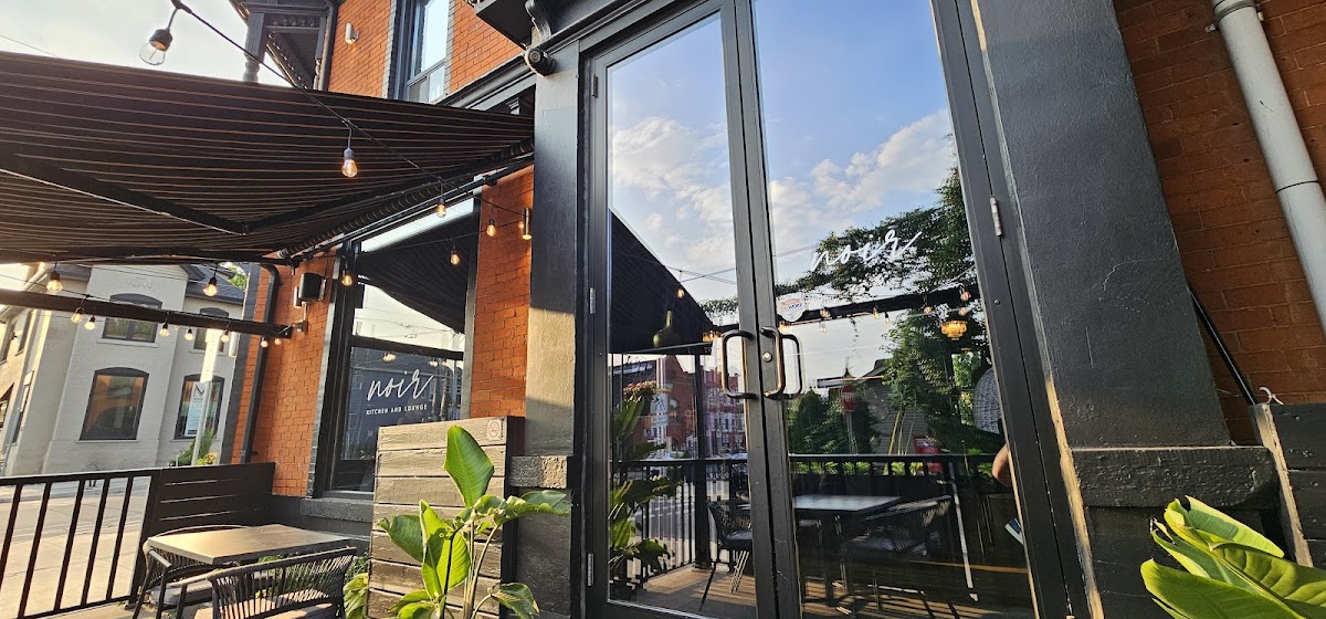 Noir Kitchen & Lounge - Photo 5