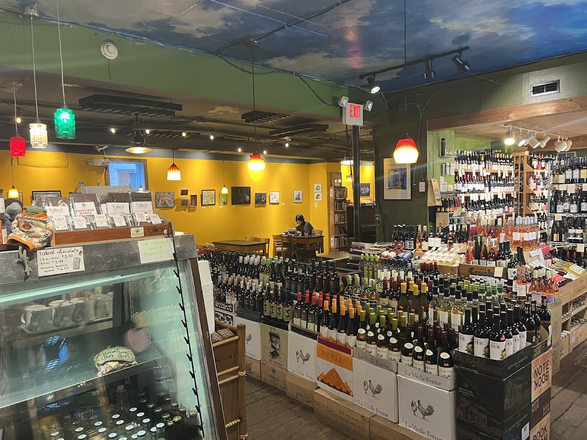 Emporium Wines & Underdog Café - Photo 4