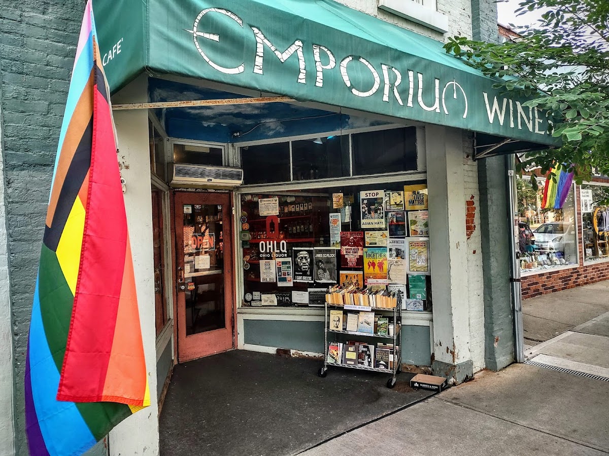 Emporium Wines & Underdog Café - Photo 8