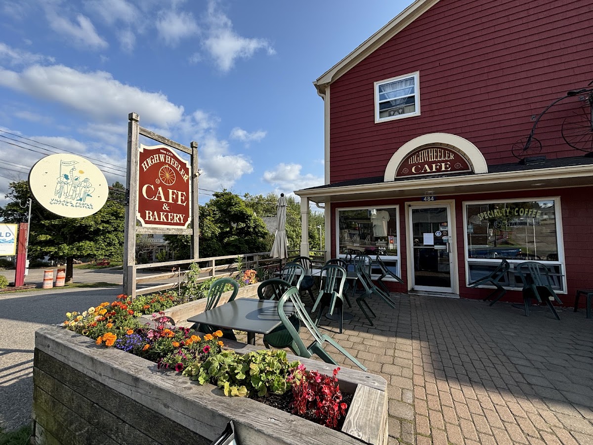 Highwheeler Cafe & Bakery