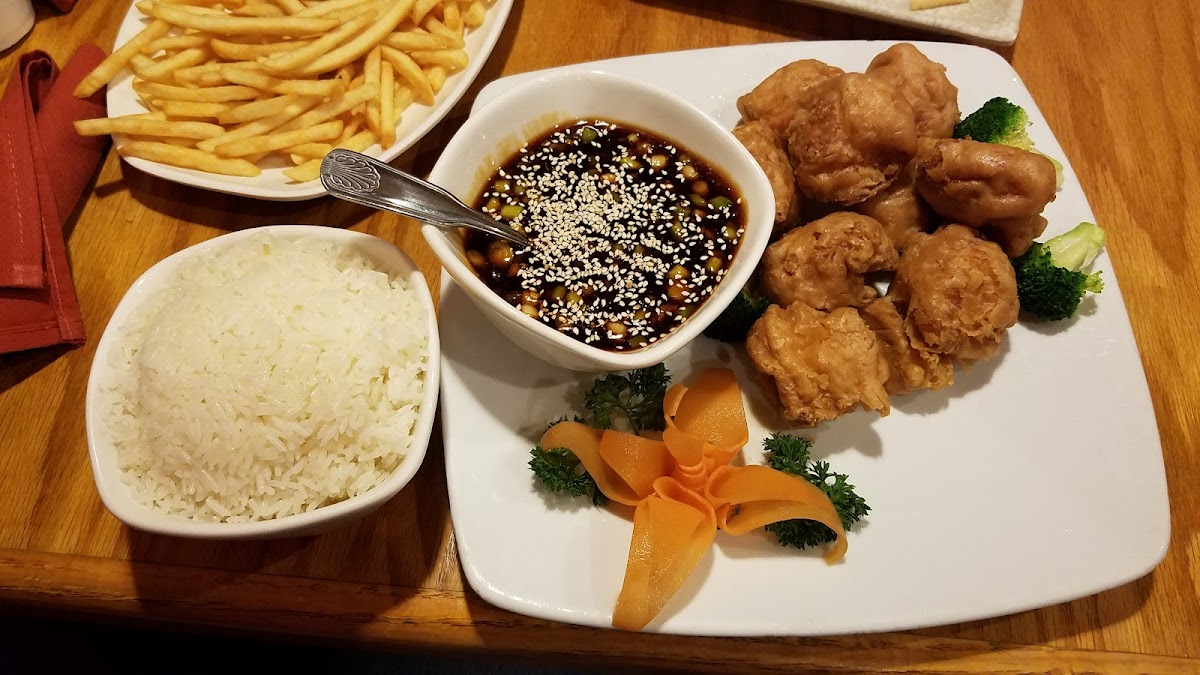 Yum Asian Bistro - Photo 3