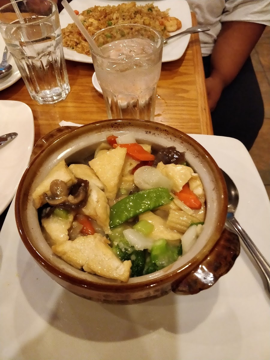 Yum Asian Bistro - Photo 6