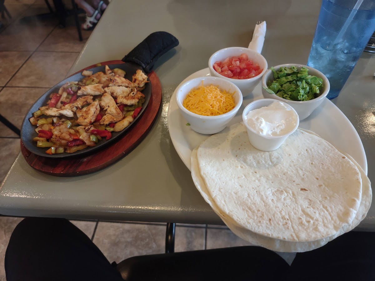 Hosler's Family Restaurant - Photo 7