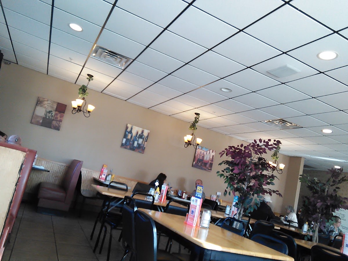 Hosler's Family Restaurant - Photo 8