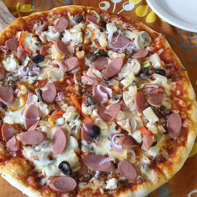 Neva’S Pizza Special