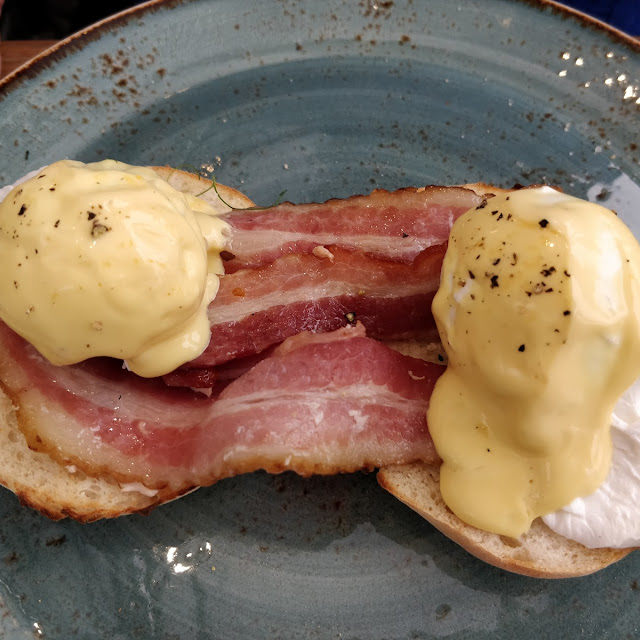 Eggs Benedict