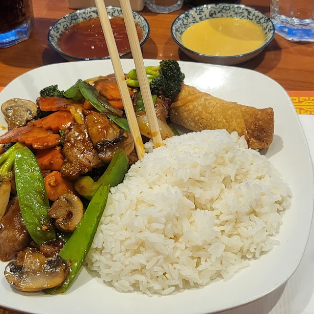 Beef with Peppers & Onions Dinner Combo w White Rice and Egg Roll