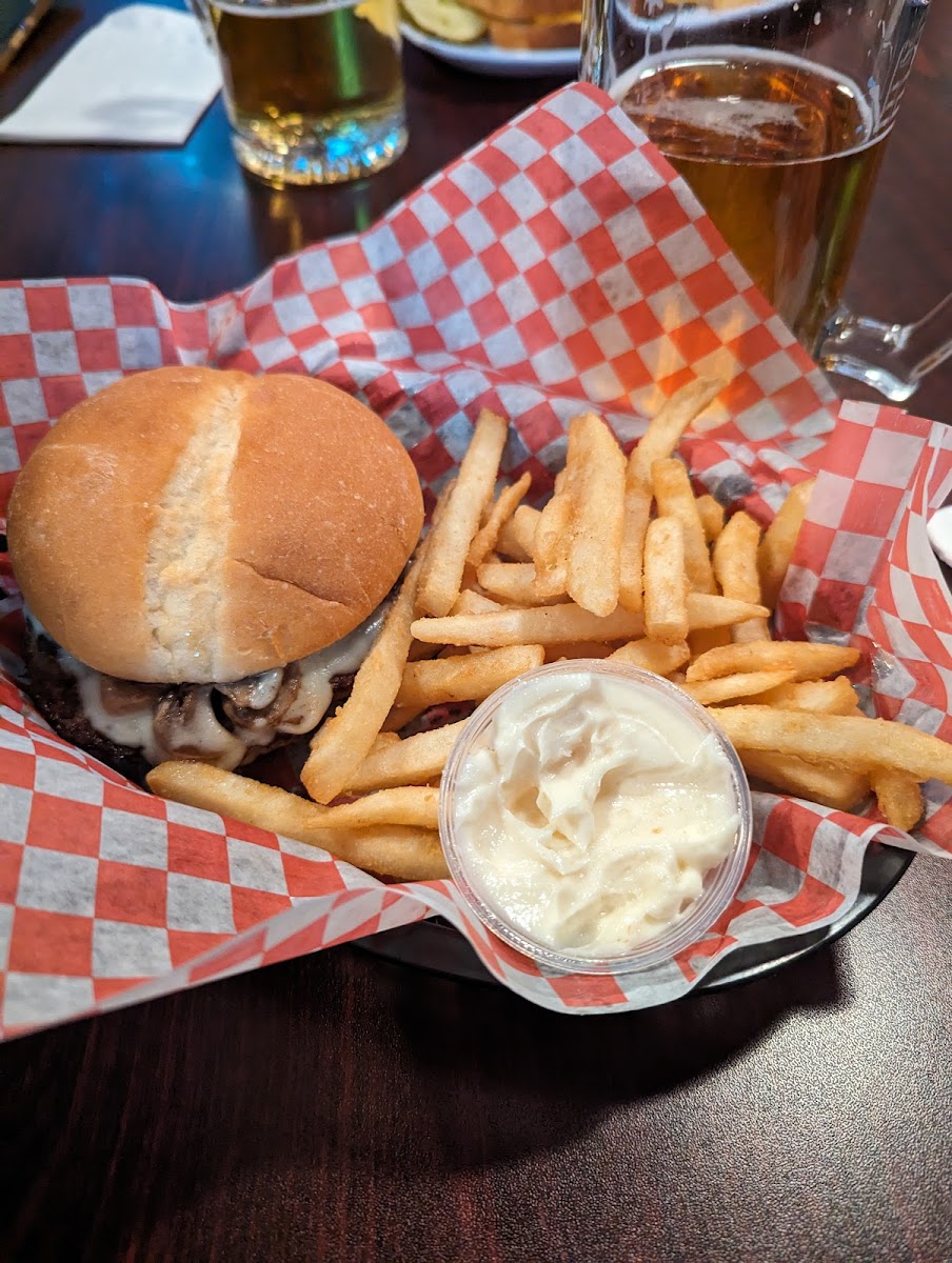Thirsty's Bar and Grill - Photo 2