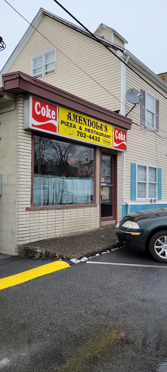 Amendola's Pizzeria & Restaurant - Photo 4