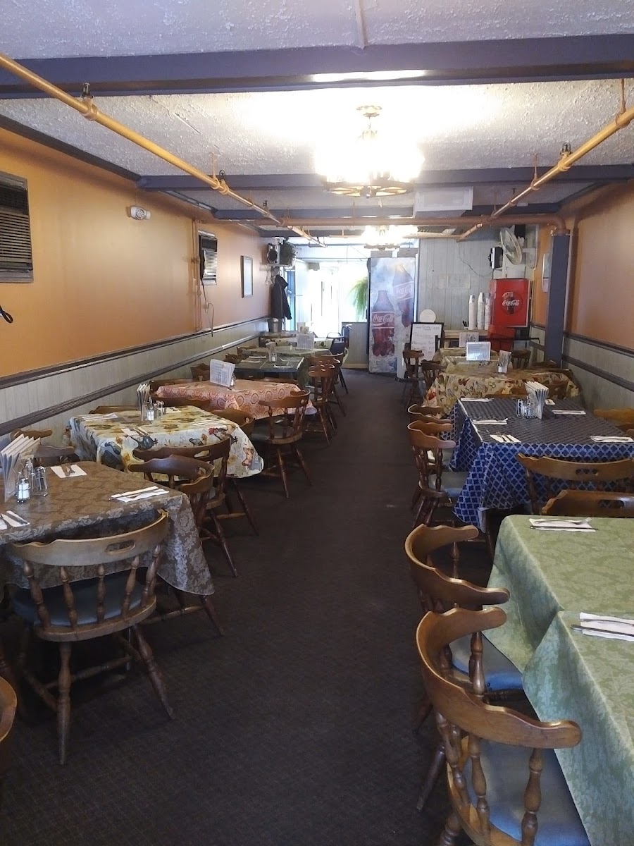 Amendola's Pizzeria & Restaurant - Photo 6