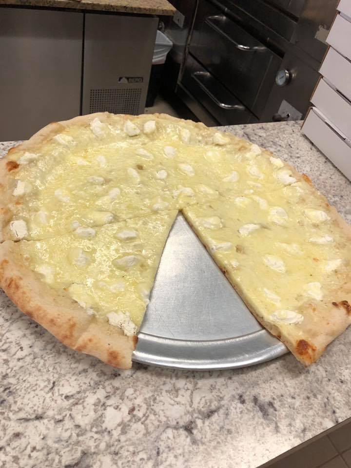 Amendola's Pizzeria & Restaurant - Photo 7